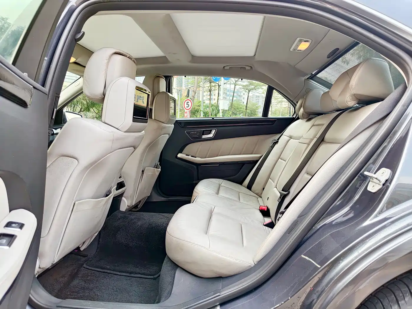 Mercedes-Benz E-Class 2011 E 300 L Fashion Premium фото 6