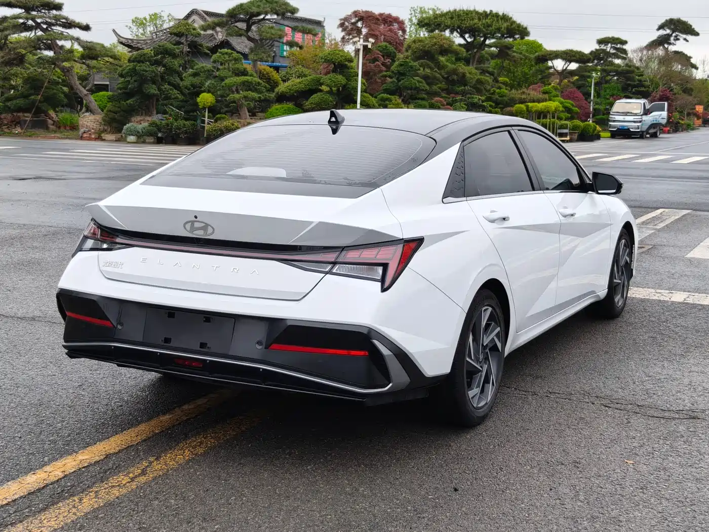 Hyundai Elantra 2023 1.5L CVT TOP Flagship Edition фото 11