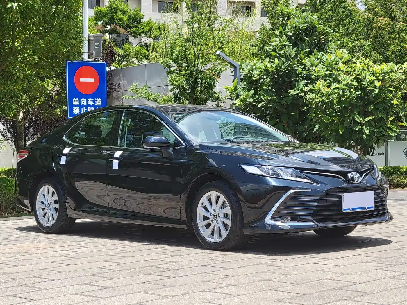 Toyota Camry 2023 2.0G Luxury Edition фото 3