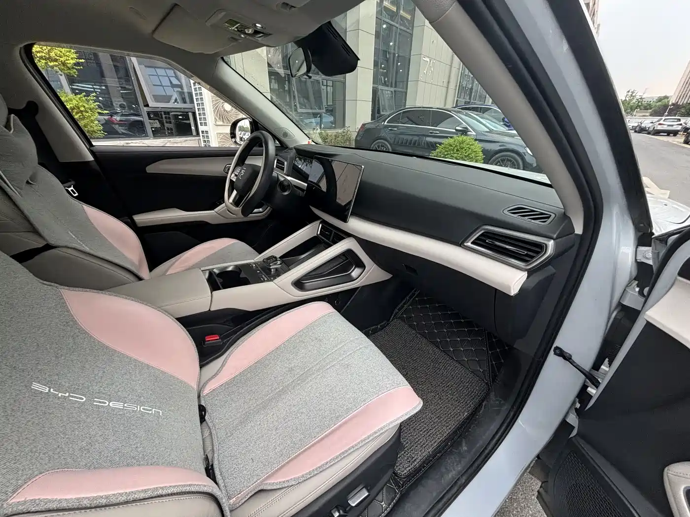 BYD Yuan UP 2024 401KM Surpass Edition фото 10