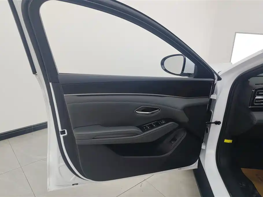 BYD Qin L 2024 DM-i 120KM Leading фото 7
