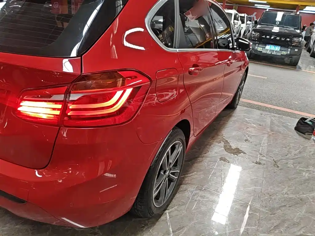 BMW 2 Series Touring 2018 218i M Sport Package фото 8