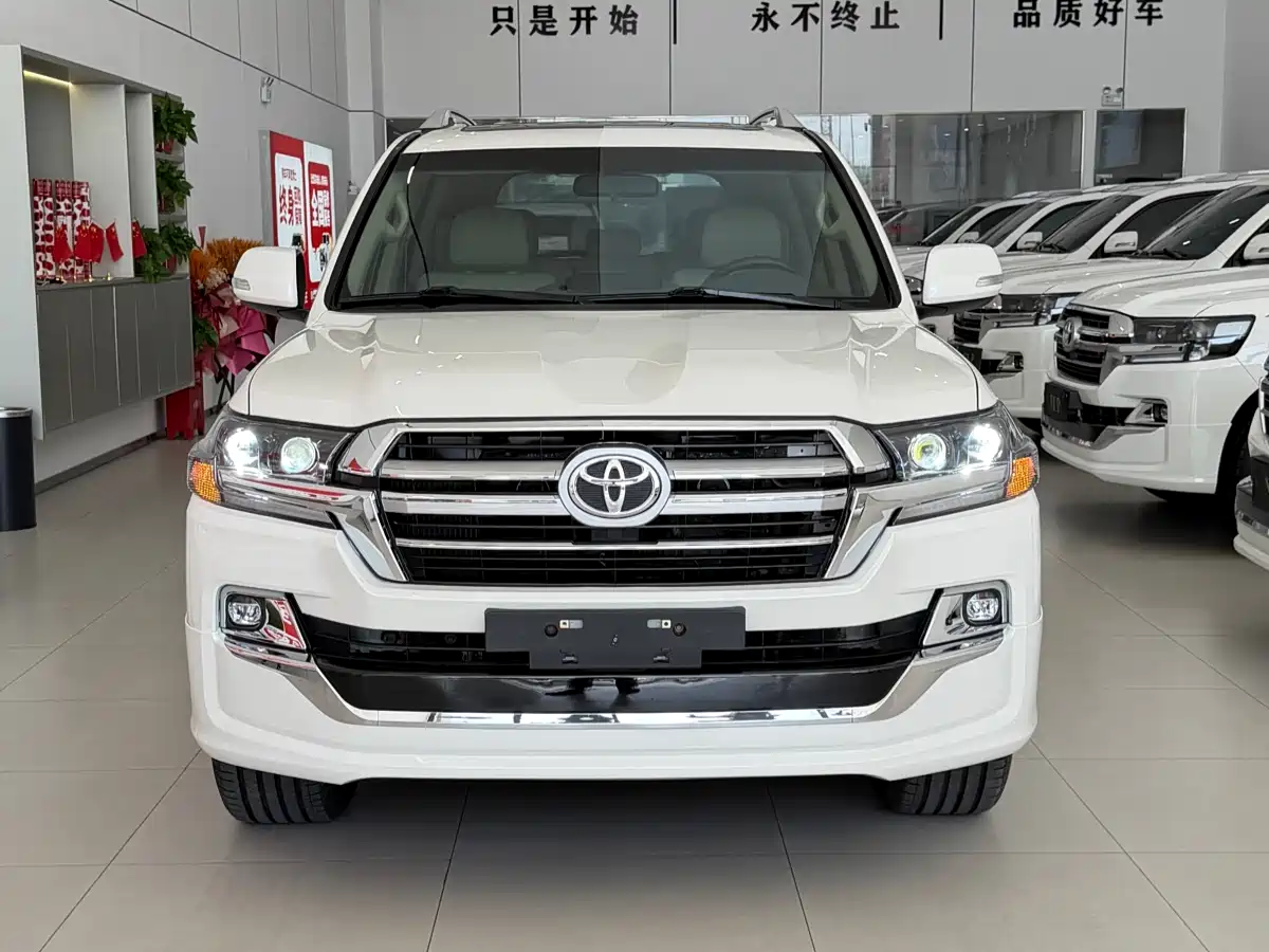 Toyota Land Cruiser (Import) 2015 4.0L V6 Middle East Limited Edition фото 2