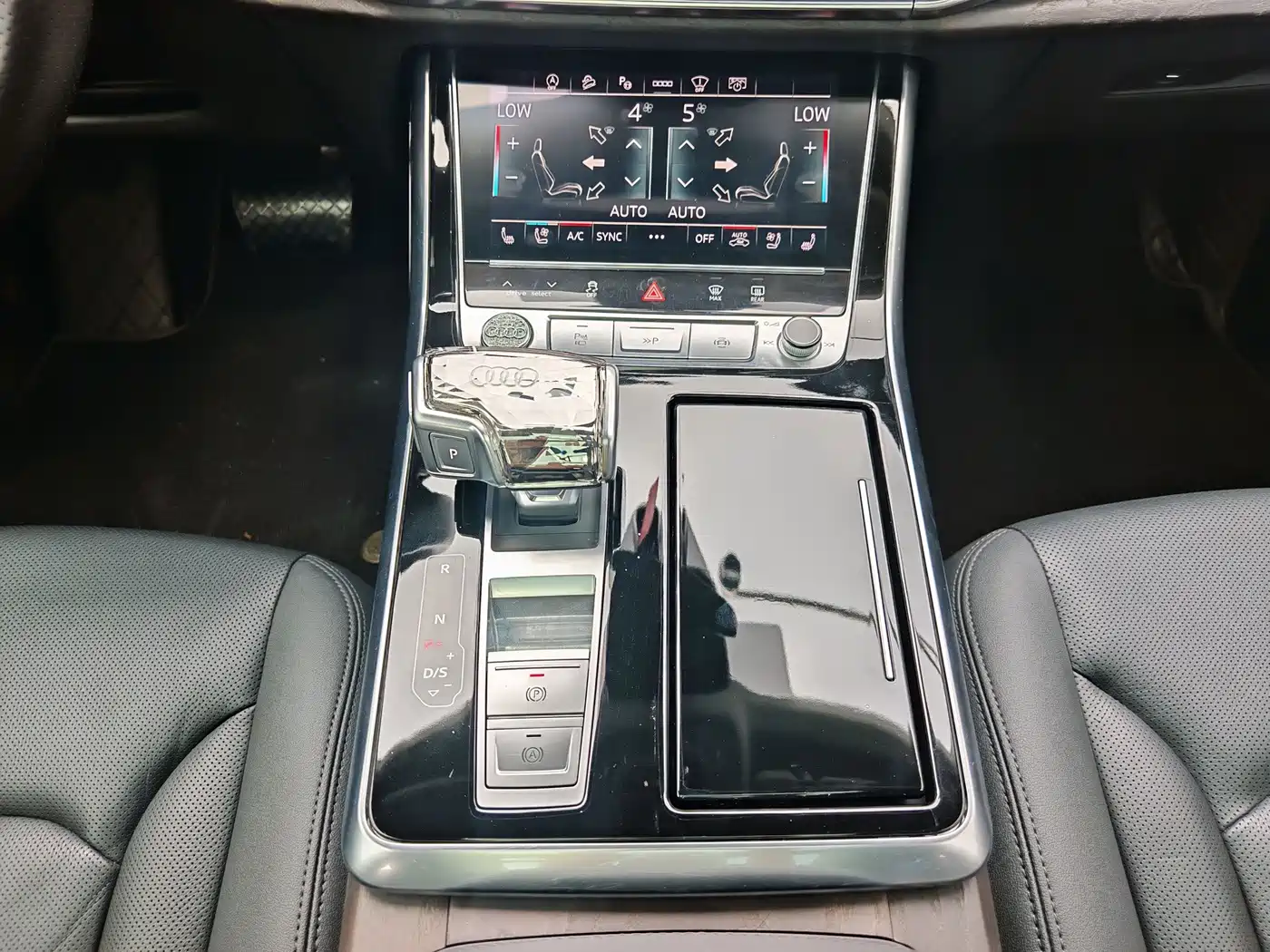 Фото 13 - Audi Q8