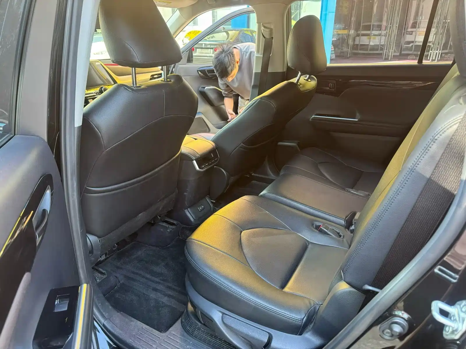Photo 3 - Toyota Highlander