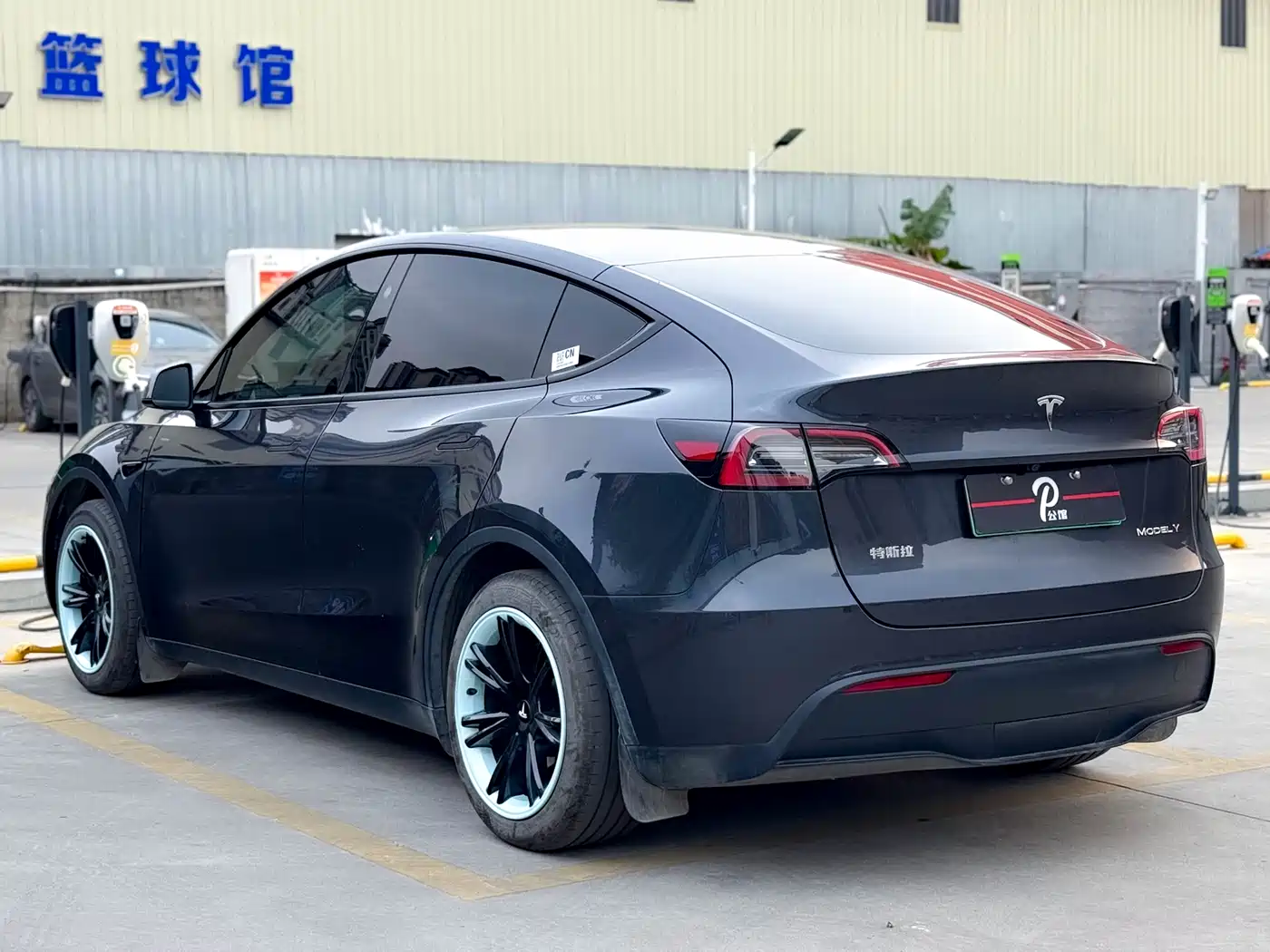 TESLA MODEL Y
