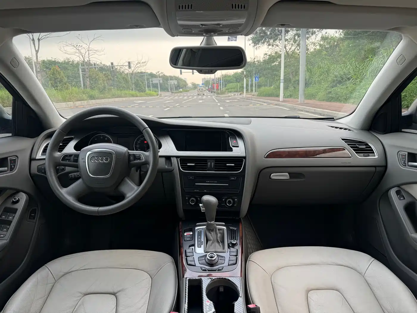 Audi A4L 2010 2.0 TFSI Comfort фото 4
