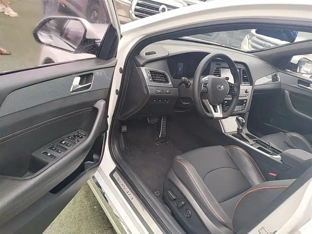 Hyundai Sonata 2015 1.6T GLS Smart фото 16