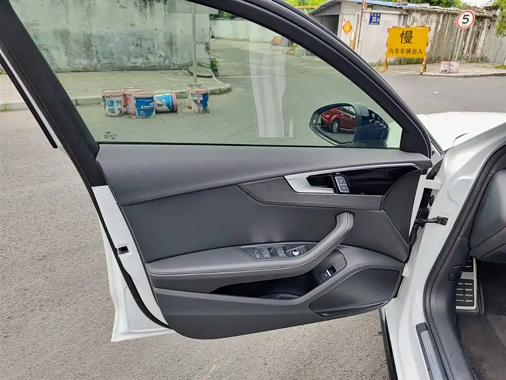Audi A4L 2023 40 TFSI Luxury Sport фото 6