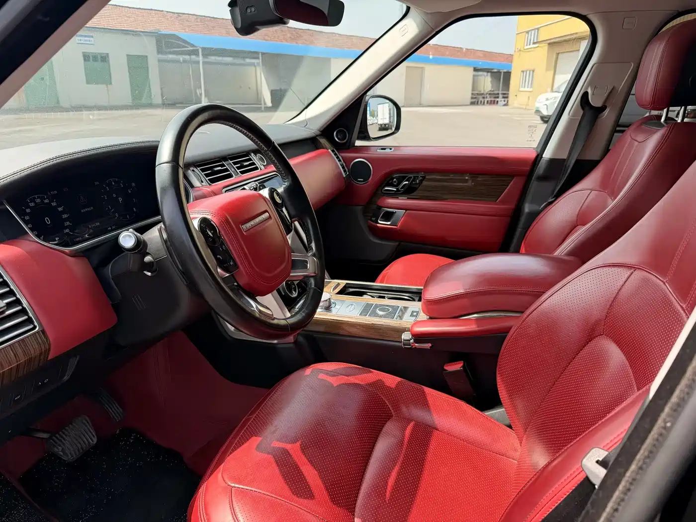 Land Rover Range Rover 2018 3.0 SC V6 Golden Age Edition фото 3