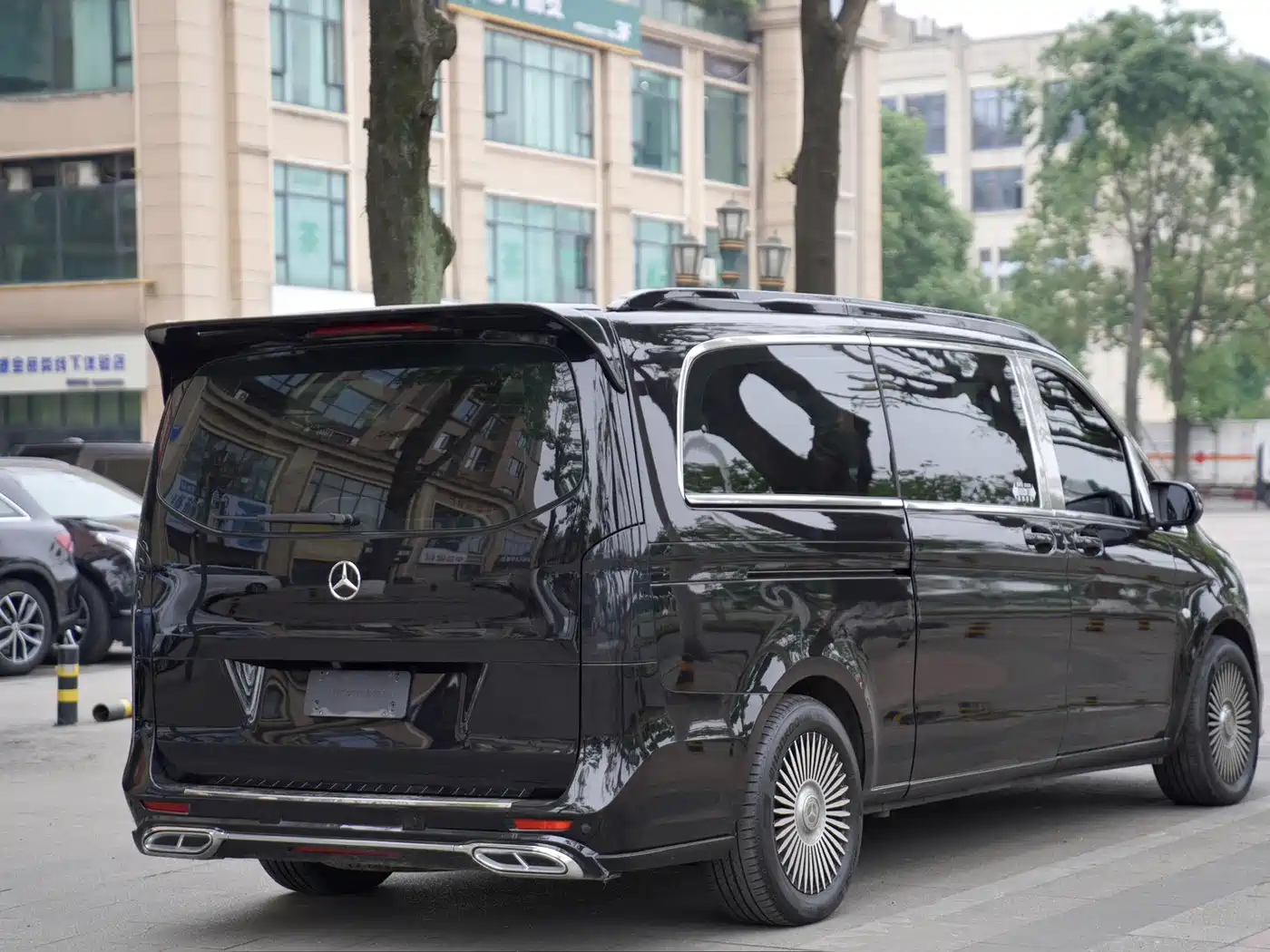 Mercedes-Benz Vito 2023 2.0T Elite 7-Seater фото 20