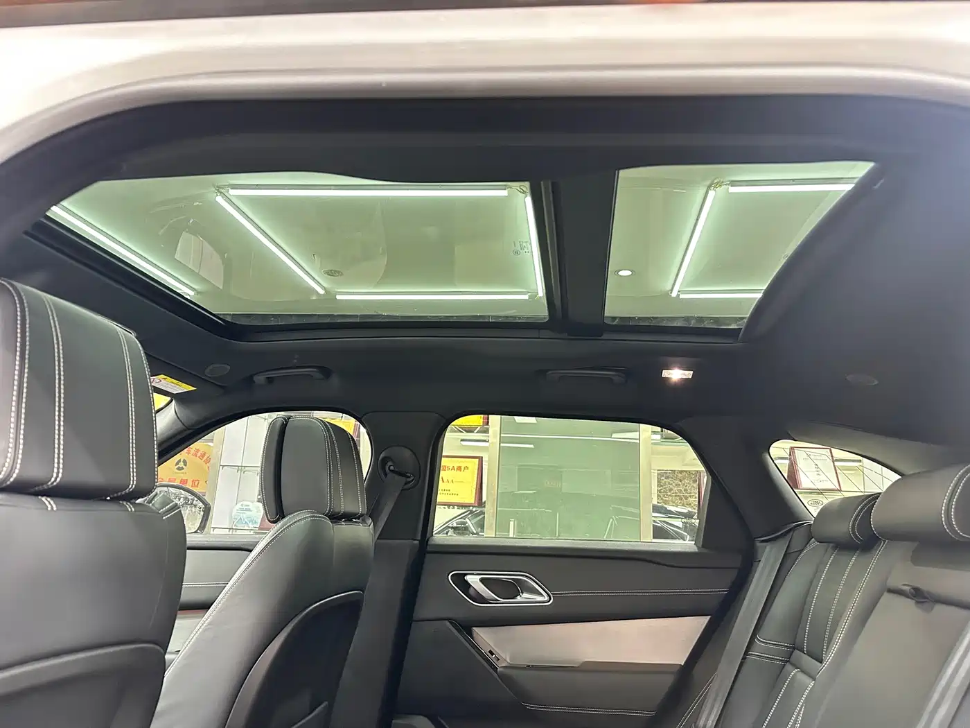 Land Rover Range Rover Velar 2022 2023 250PS Gloss Black Collector's Edition