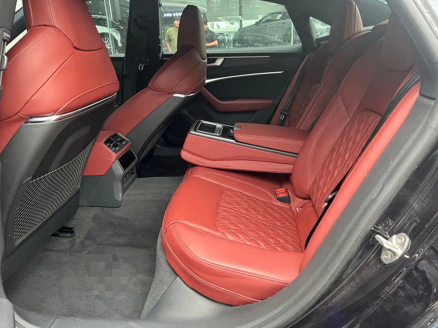 Фото 6 - Audi A7L
