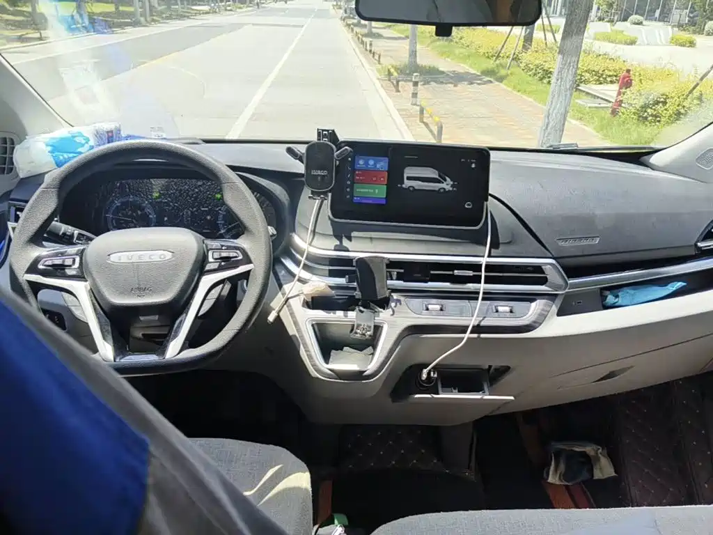 Iveco Juxing New Energy 2025 2025 Model Multi-Purpose Vehicle 77kWh Standard Wheelbase Low Roof 5-9 seats