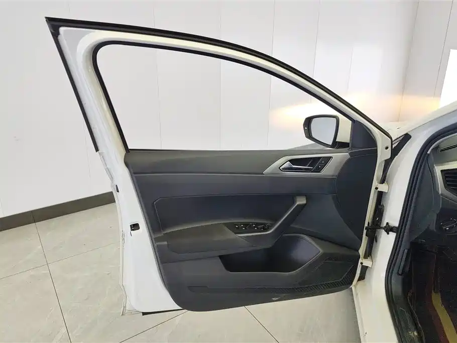 Volkswagen Polo 2021 Plus 1.5L Automatic Panorama Enjoyment Edition фото 7
