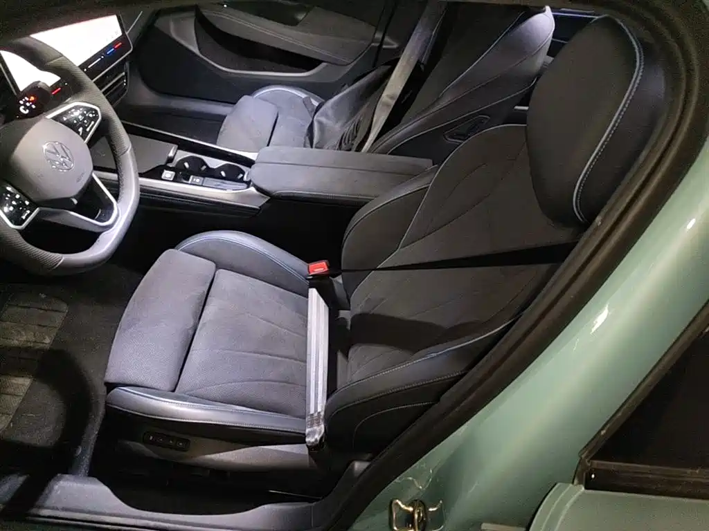 Volkswagen Passat 2025 Model Pro 380TSI Starlight Dragon Premium Edition фото 15