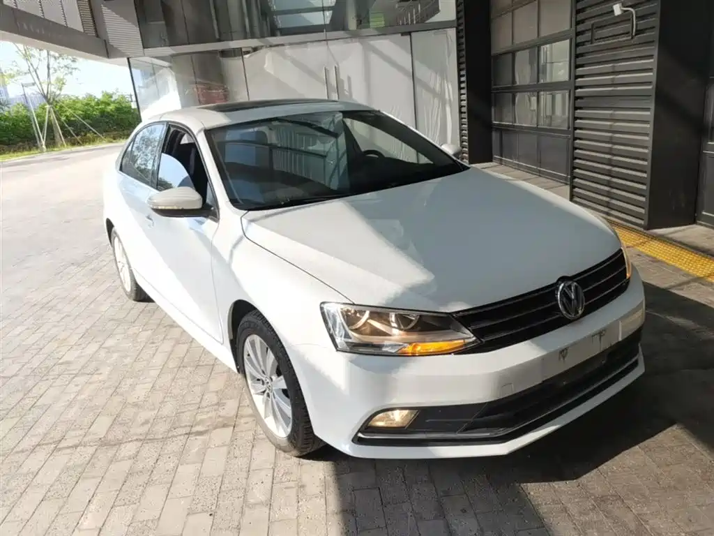 Volkswagen Sagitar 2015 230TSI Automatic Comfort фото 4