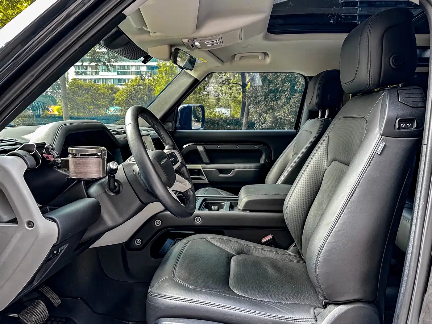 Land Rover Defender 2023 Facelift 90 3.0T P400 XS фото 6