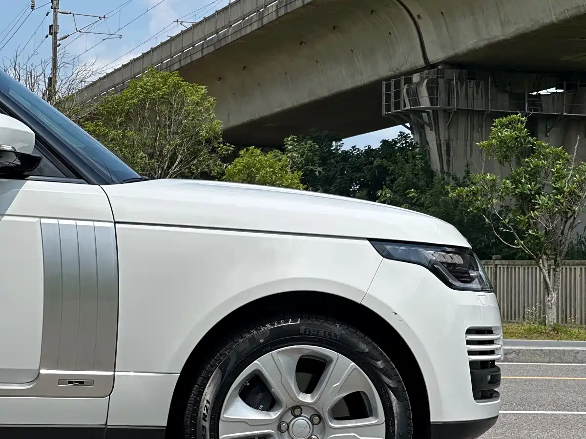 Photo 24 - Land Rover Range Rover