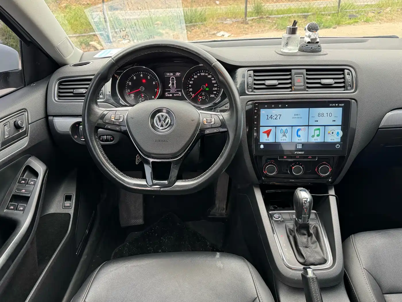 Volkswagen Sagitar 2018 280TSI DSG Spark Edition фото 13