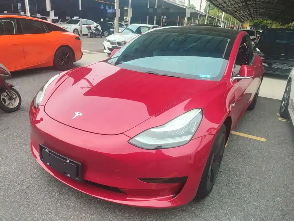 Фото 1 - Tesla Model 3