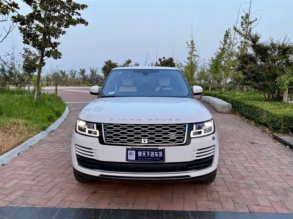 Land Rover Range Rover 2022 3.0 L6 400PS Heritage Extended Classic Edition фото 2