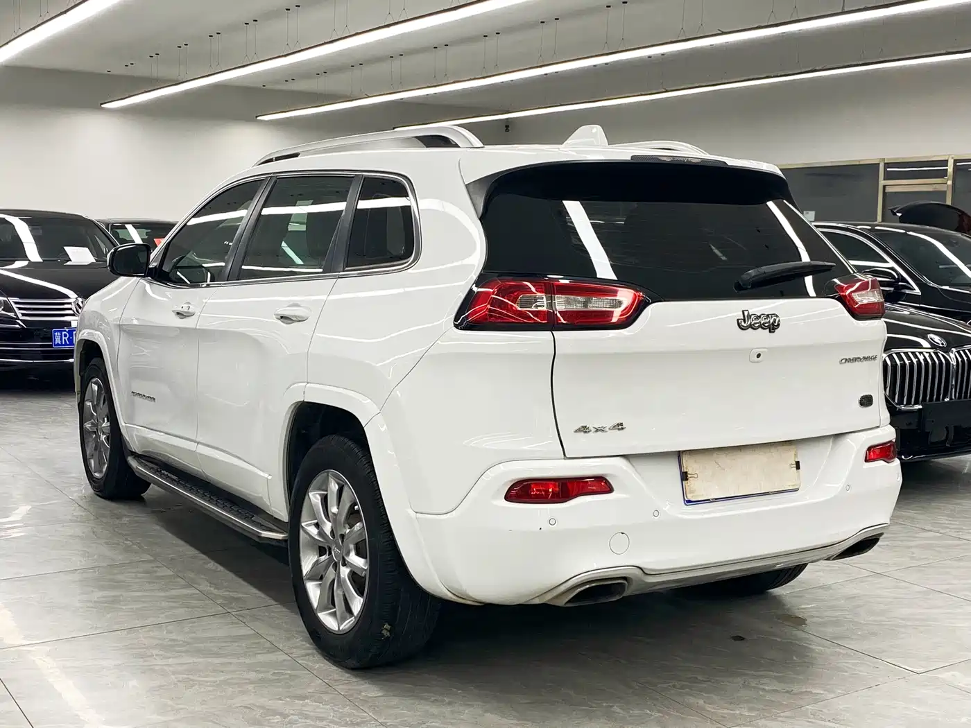 Photo 4 - Jeep Cherokee
