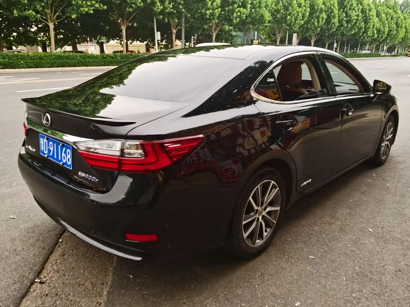 Lexus ES 2015 300h Comfort Edition фото 17