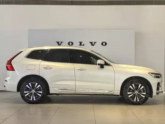 Volvo XC60 2025 B5 AWD Smart Luxury Edition — фото 5
