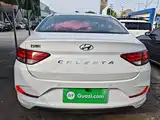 Photo 6 - Hyundai Elantra