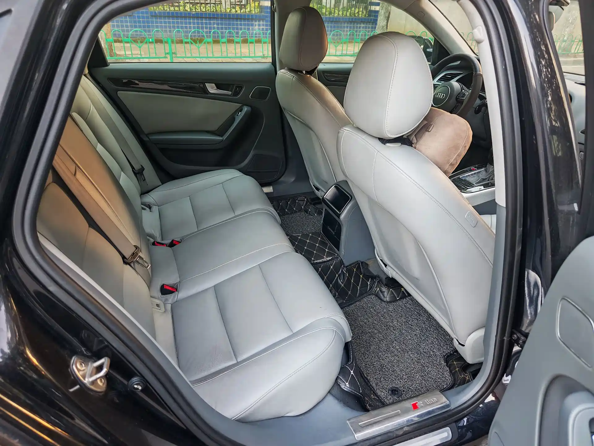Photo 8 - Audi A4L