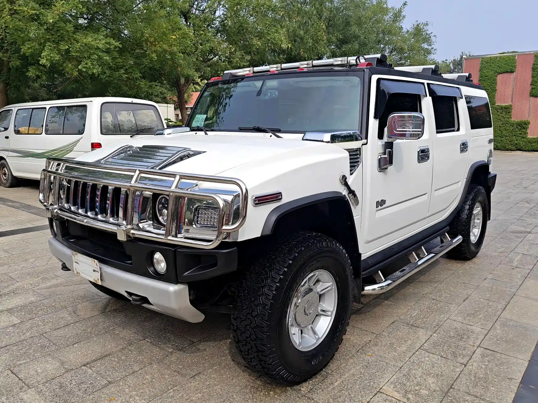 Фото 1 - Hummer H2