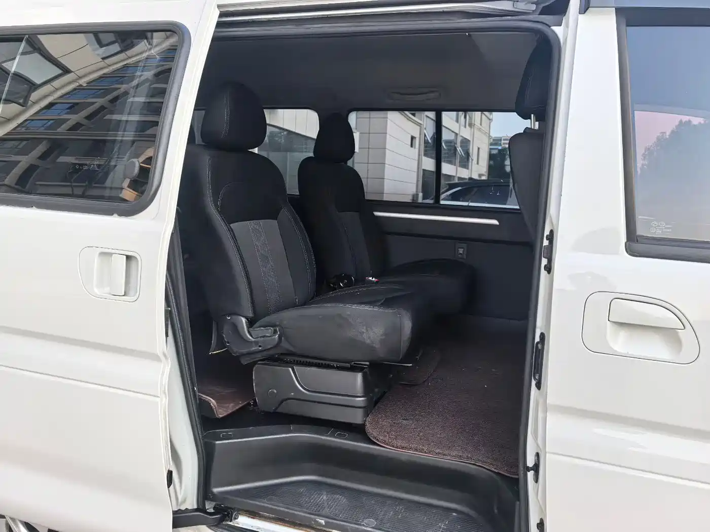 Dongfeng Fengxing Lingzhi New Energy 2022 2022 Standard Base Model 7-Seater