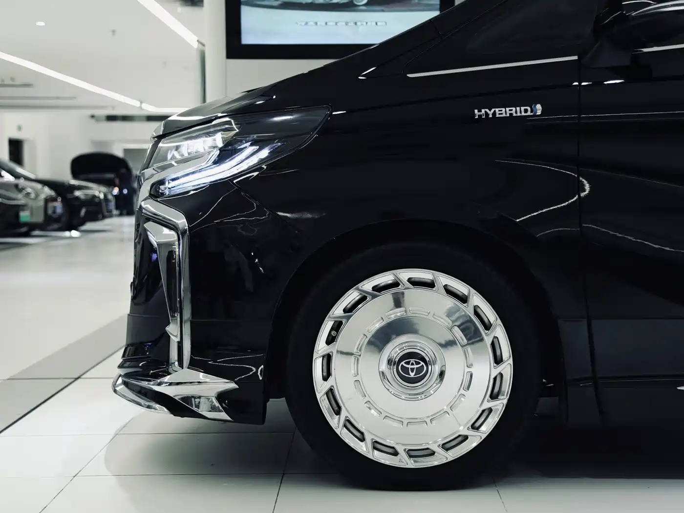 Фото 9 - Toyota Alphard