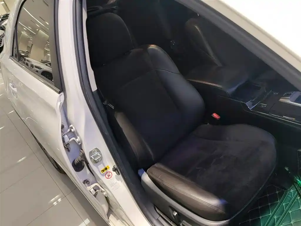 Toyota Reiz 2013 2.5V Premium Edition фото 25