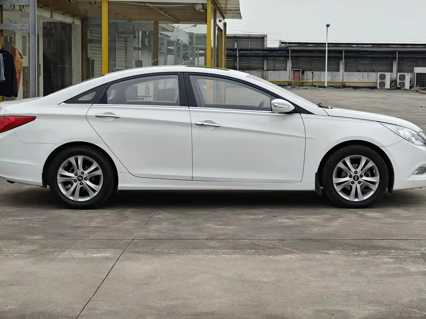 Hyundai Sonata 2013 2.0L Automatic Luxury Edition фото 6