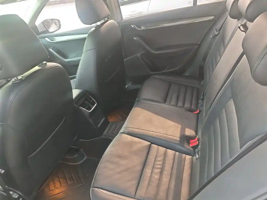 Škoda Octavia 2017 TSI280 DSG ZhiXing фото 17
