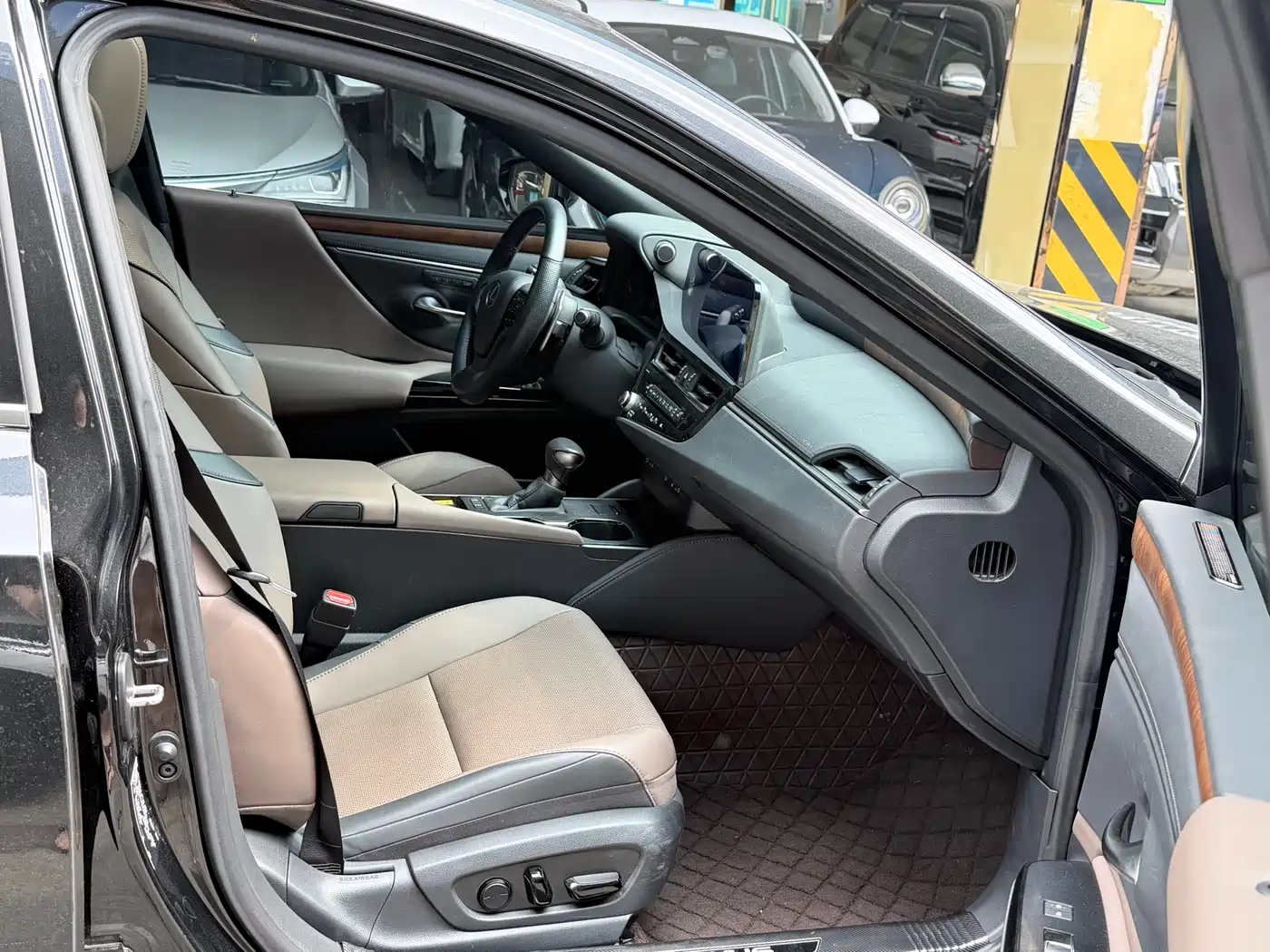 Lexus ES 2024 200 Premium Edition фото 9