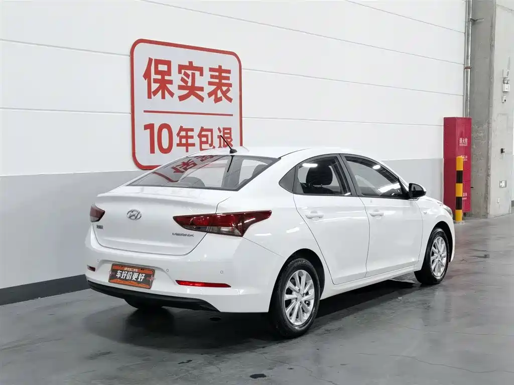 Hyundai Verna 2016 1.4L Manual Cool Edition GLS фото 2