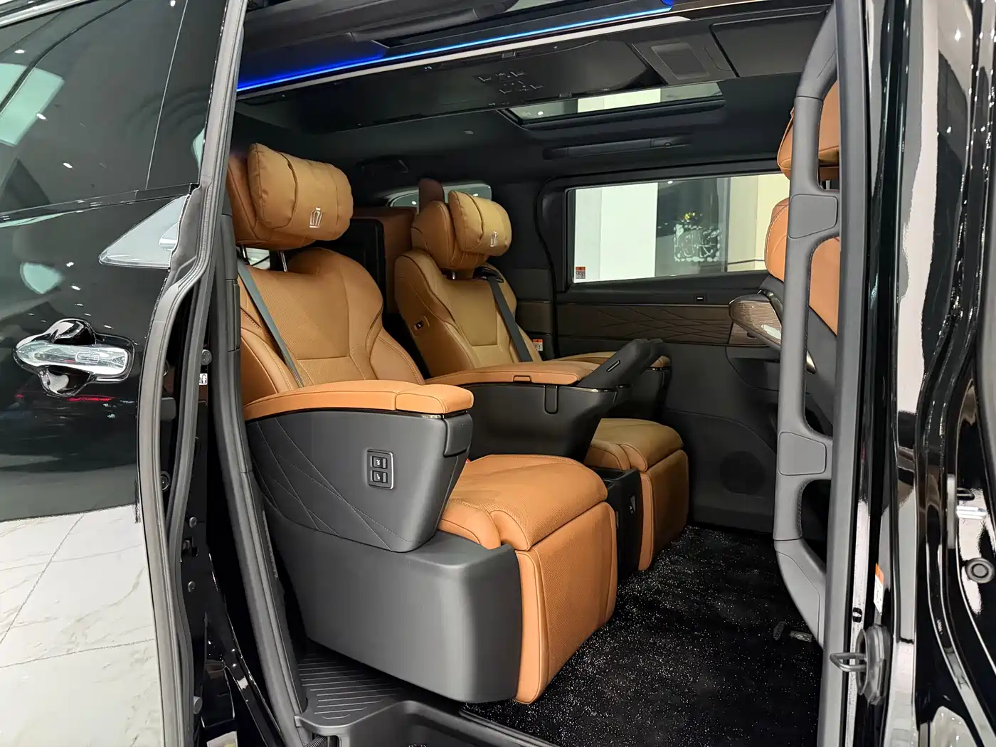 Toyota Vellfire 2024 Crown Hybrid 2.5L Executive Premium Edition фото 11