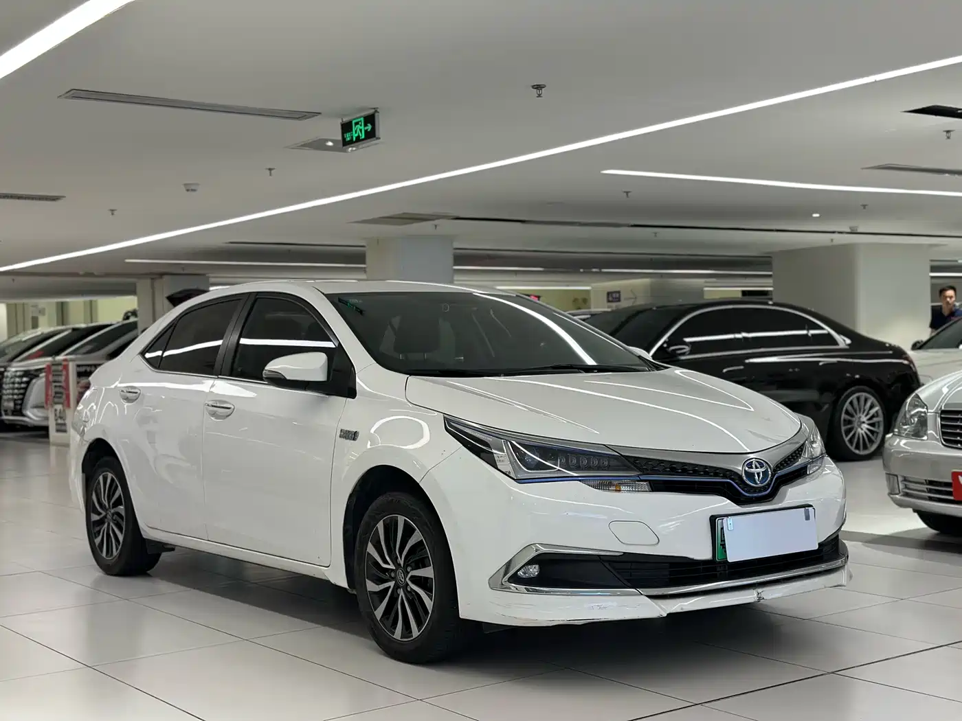Toyota Corolla Twin Engine E+ 2019 1.8L E-CVT Leading Edition фото 3