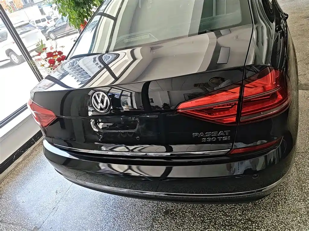 Volkswagen Passat 2016 330TSI DSG Executive Edition фото 8