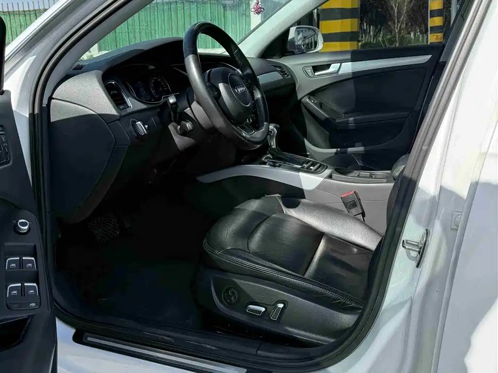 Audi A4L 2015 35 TFSI Auto Comfort фото 4