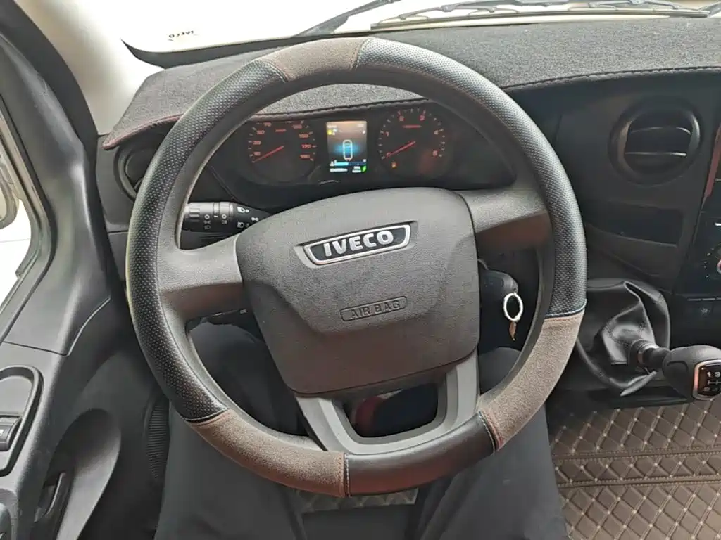 Iveco Daily 2025 2021 2.0T Manual Chaorui Short Wheelbase Low Roof Sliding Door F1A