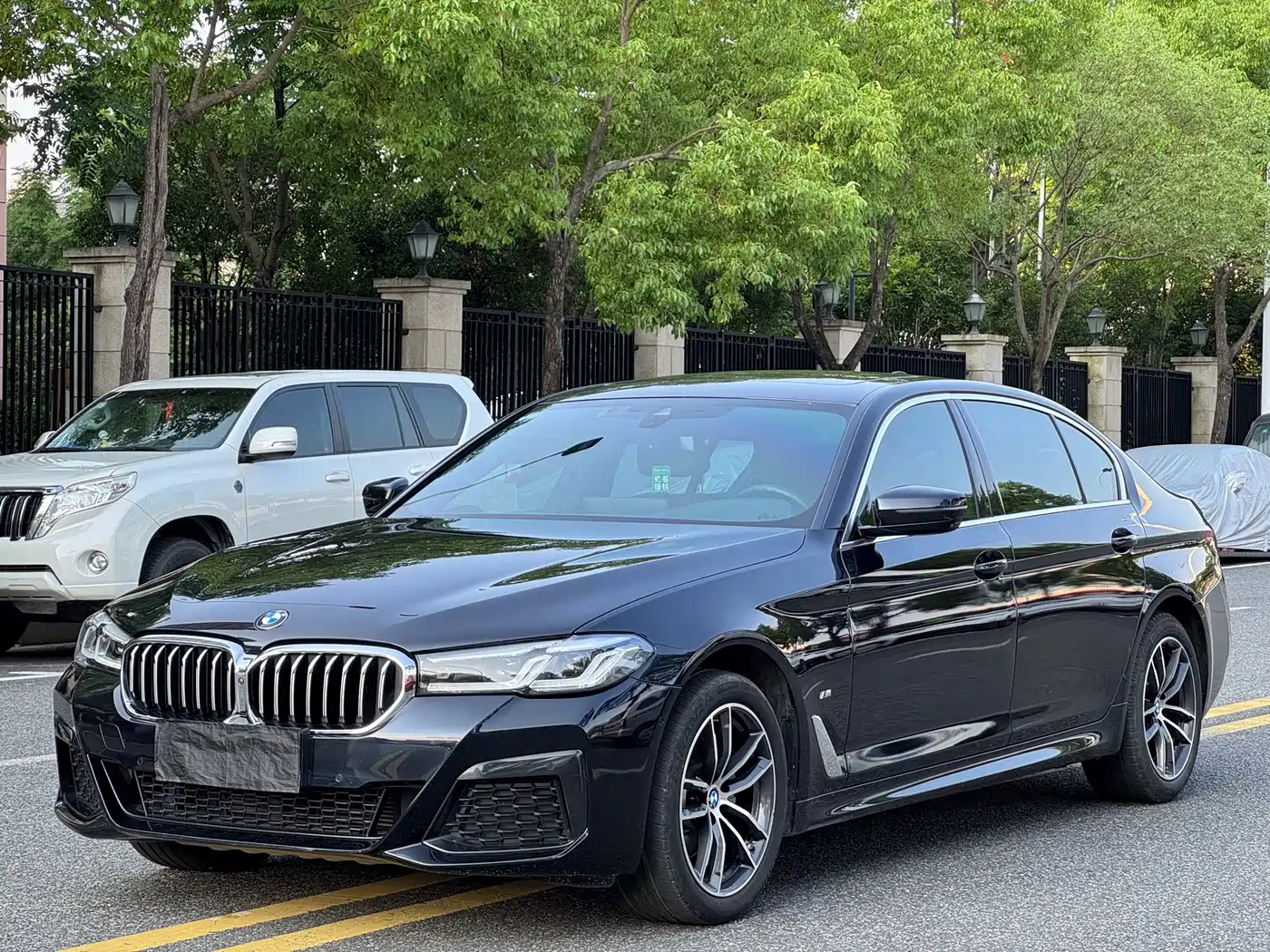BMW 5 Series 2021 525Li M Sport Package фото 3
