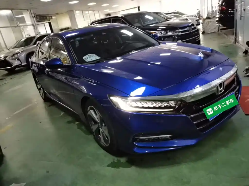 Фото 4 - Honda Accord