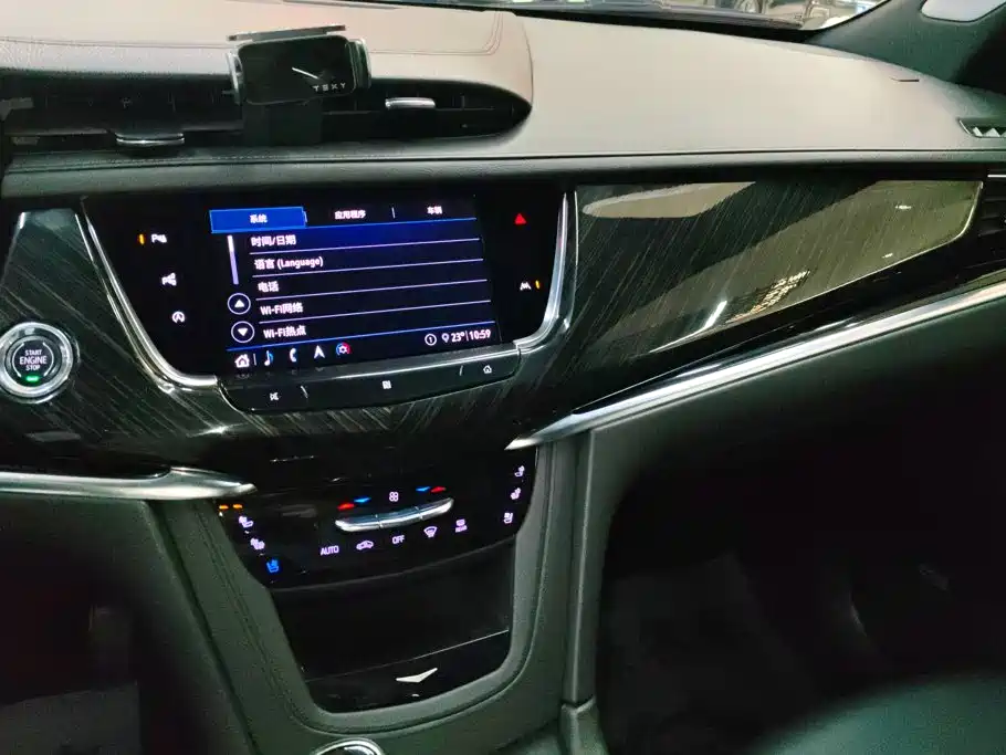 Photo 13 - Cadillac XT6