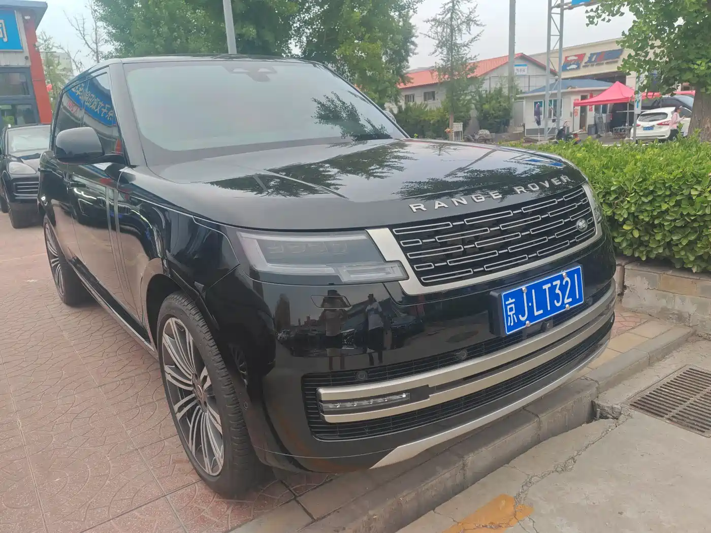 Land Rover Range Rover 2025 3.0 L6 400PS Flourishing Era Extended Wheelbase 7-Seater фото 2