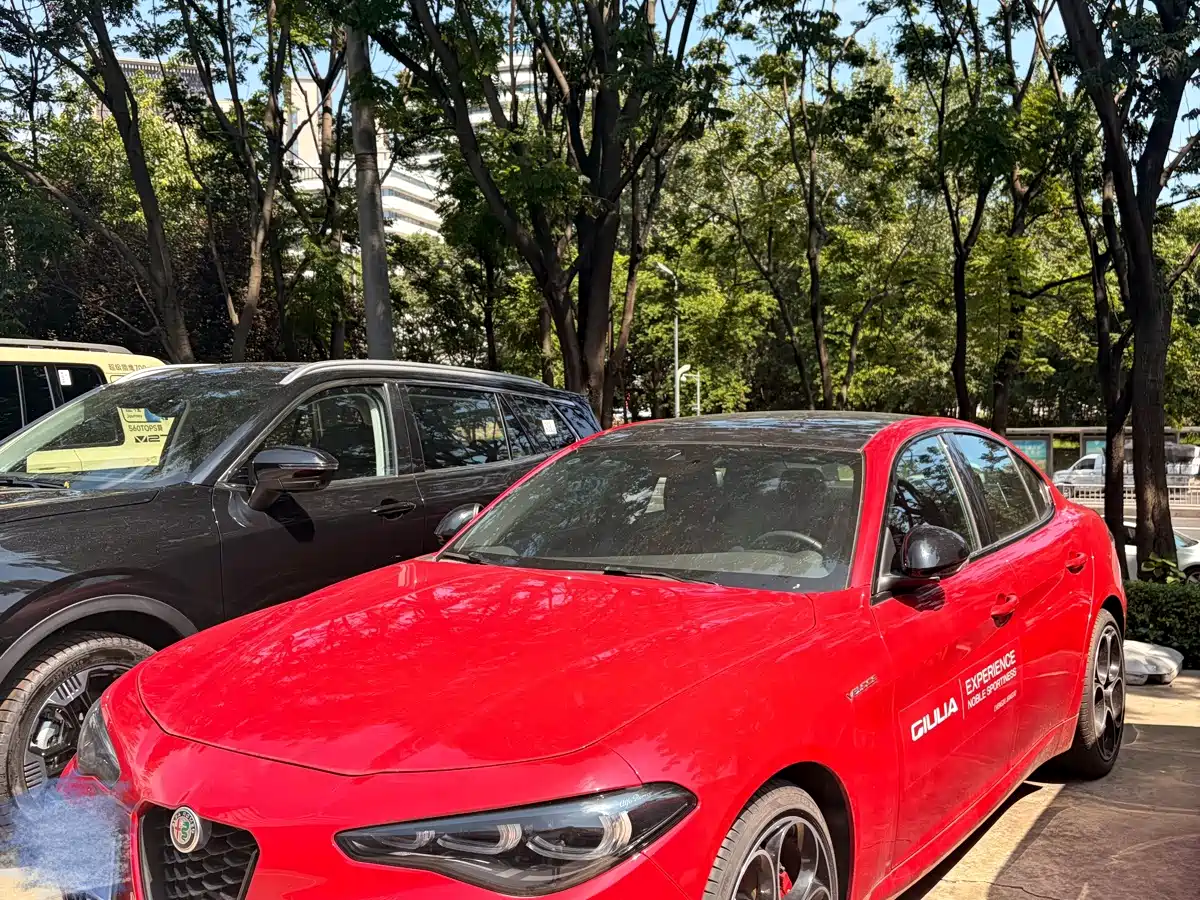 Alfa Romeo Giulia 2025 2023 2.0T 280HP Track Edition