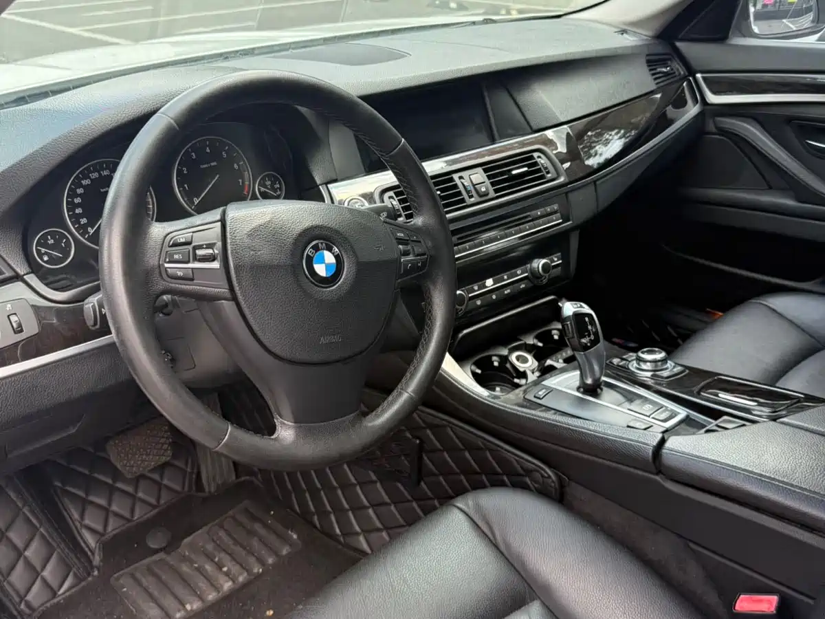 BMW 5 Series 2012 523Li Luxury фото 7
